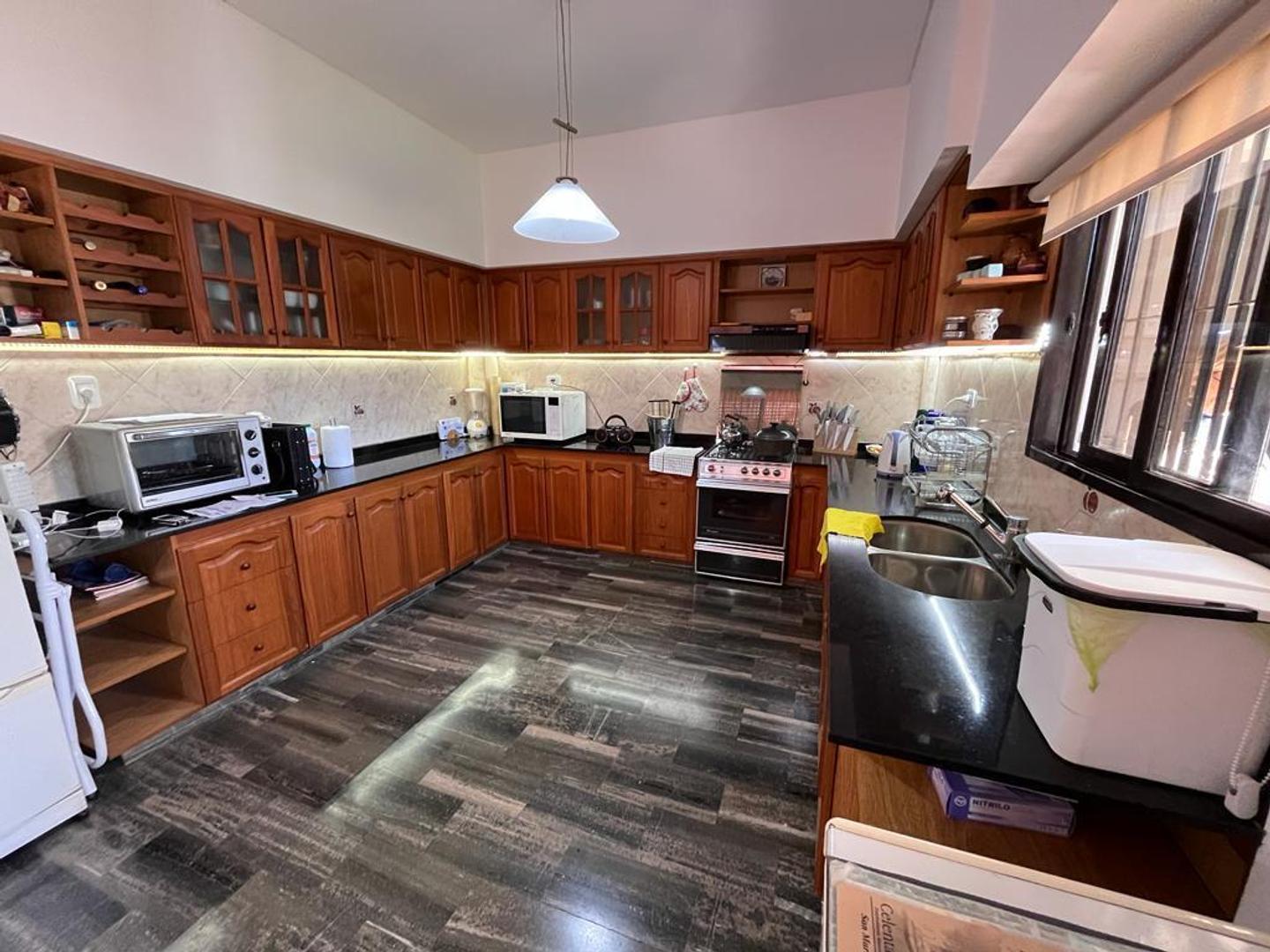 Casa 4 ambientes con 3 baños