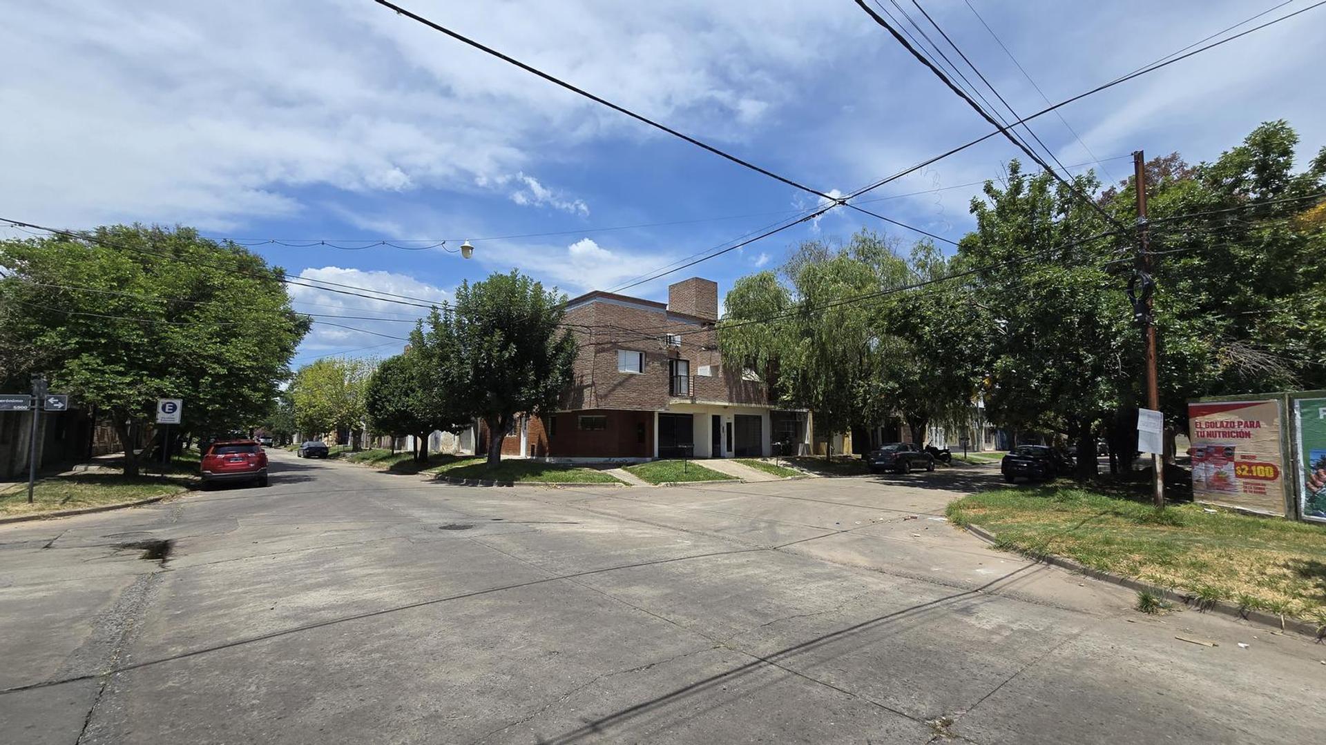 DOS DORMITORIOS EN PRIMER PISO CON BALCON TERRAZA a 200 metros de Aristóbulo del Valle y Llerena