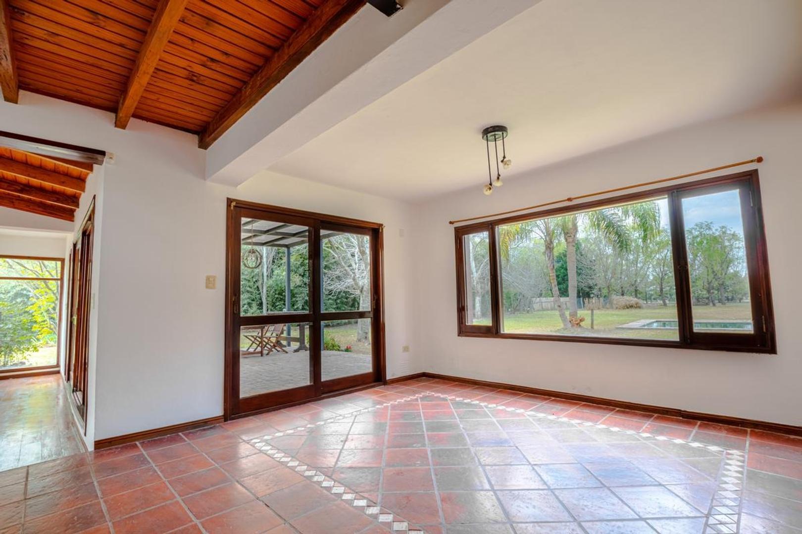 Casa en Venta con 6 cocheras