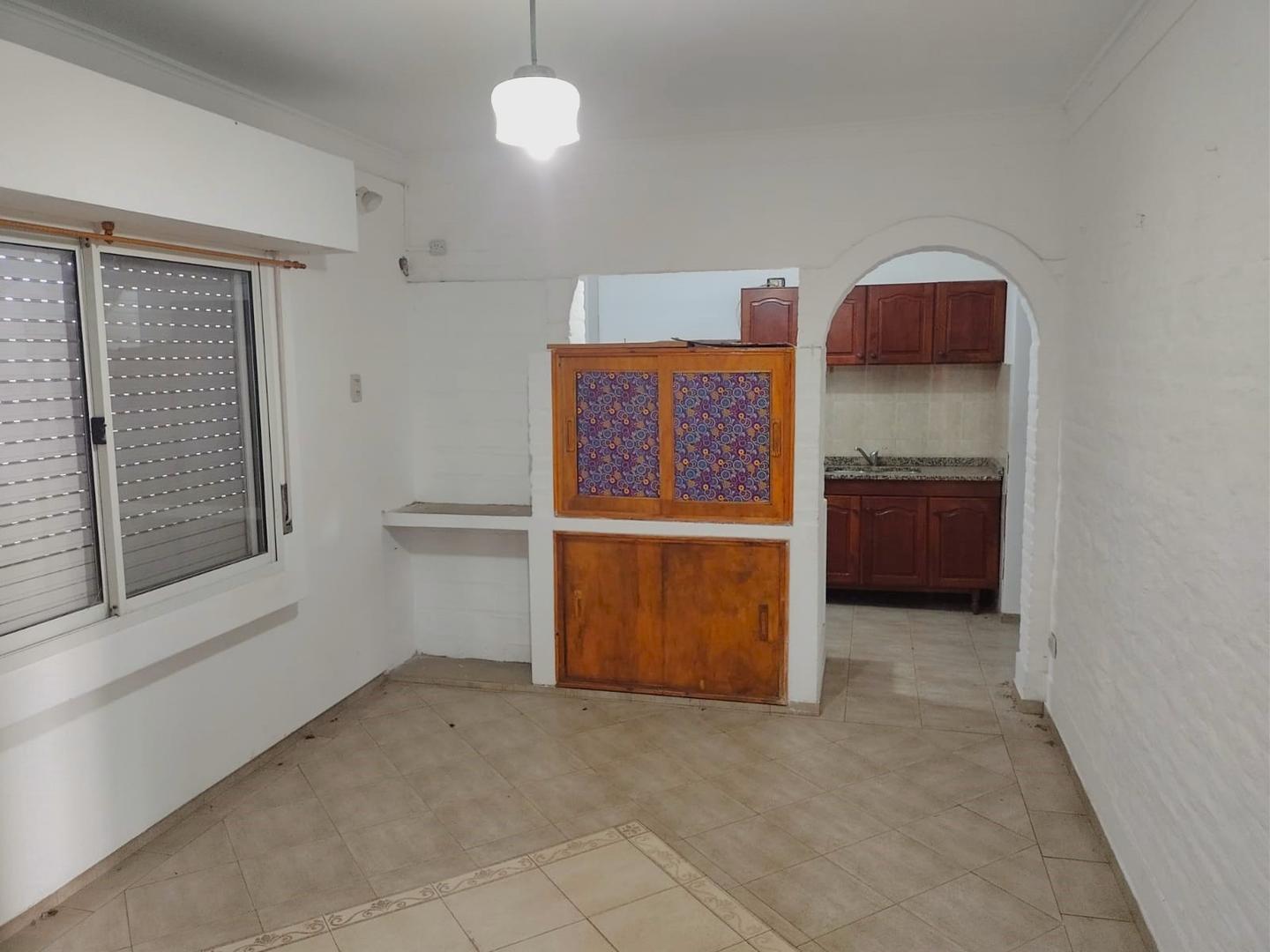 Monje, Hipolito Irigoyen 172, 1 dormitorio! ampllio lote.