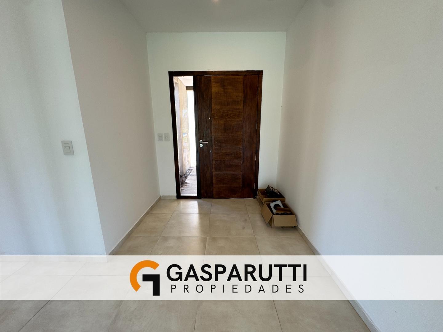 Casa en Venta con 3 cocheras