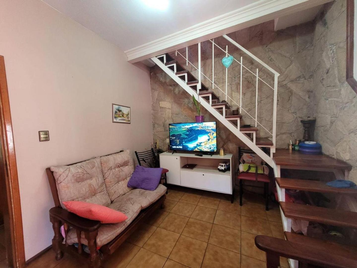 PH DE 4 AMBIENTES EN 2 PLANTAS EN BANFIELD OESTE