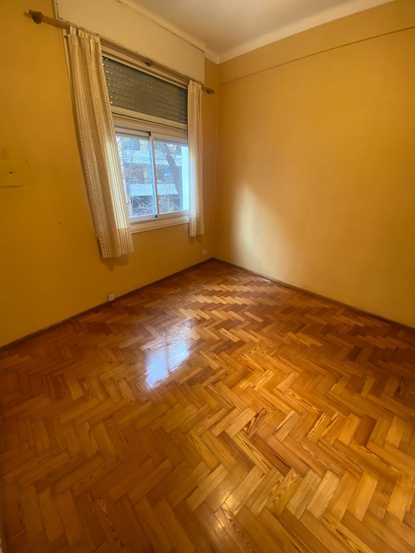 DEPARTAMENTO TIPO CASA 2 AMB AL FRENTE x escalera
