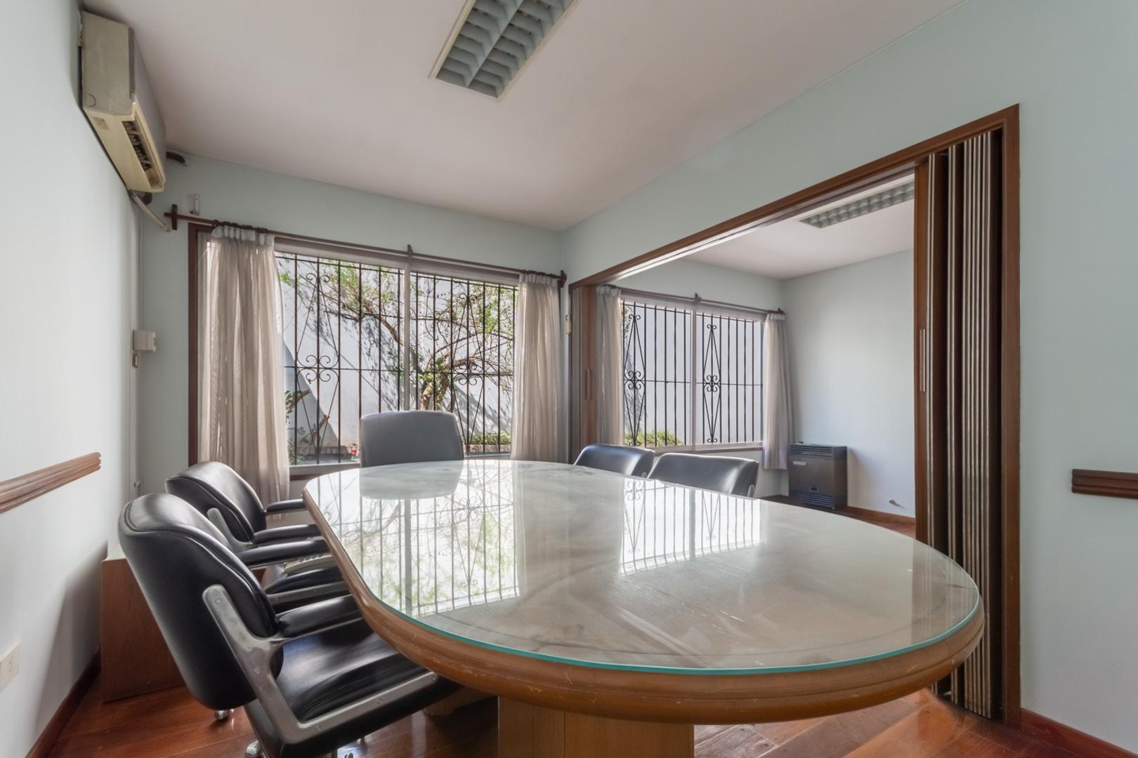 EXCELENTE EDIFICIO DE LOCAL Y OFICINAS C/ ESTACIONAM. PROPIO