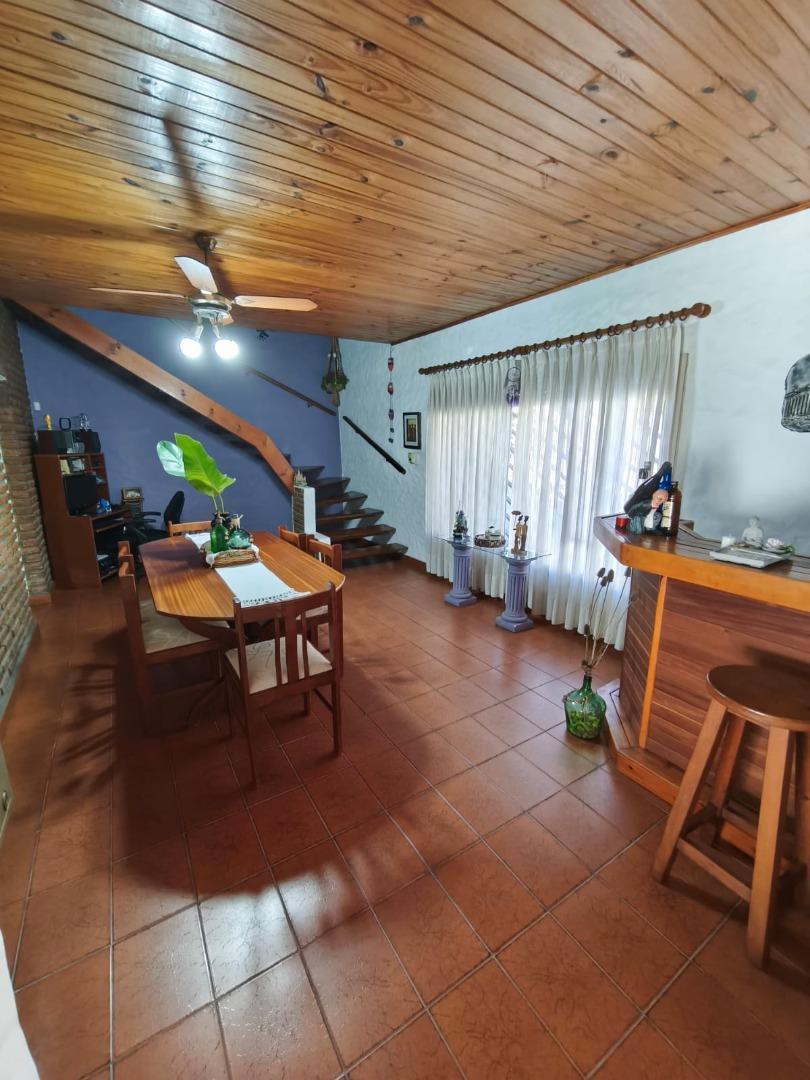 Se VENDE casa en V. Ballester 4 ambientes apto credito