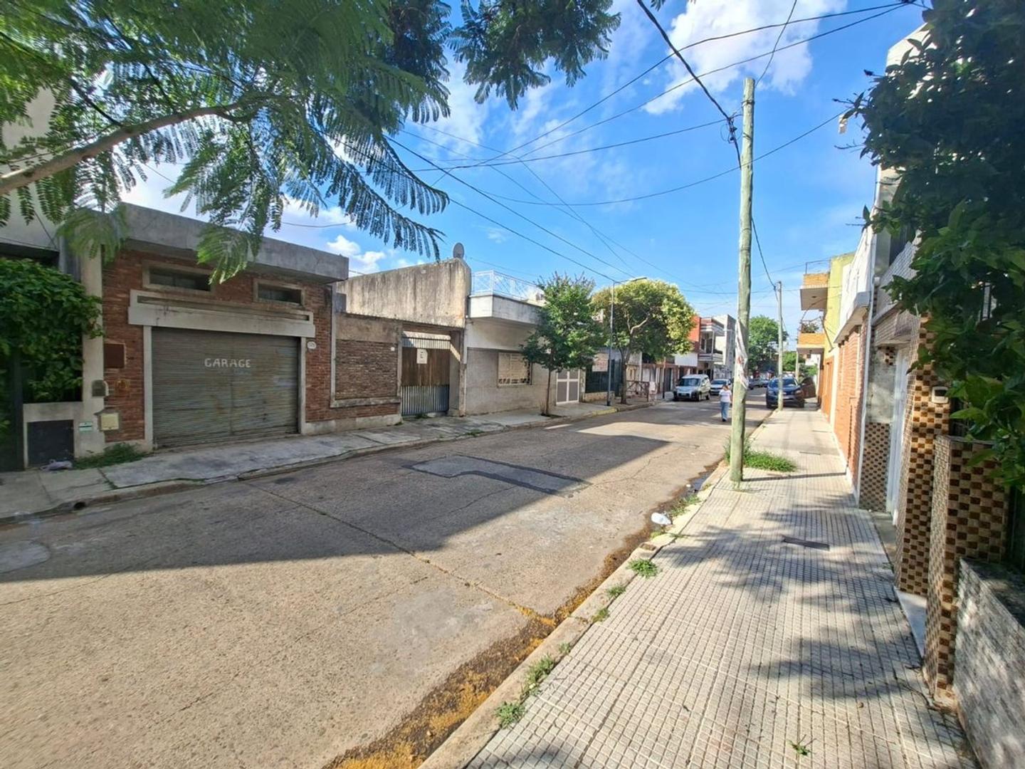 GALPON/ LOTE EN VENTA VILLA LUGANO 246 MTS2