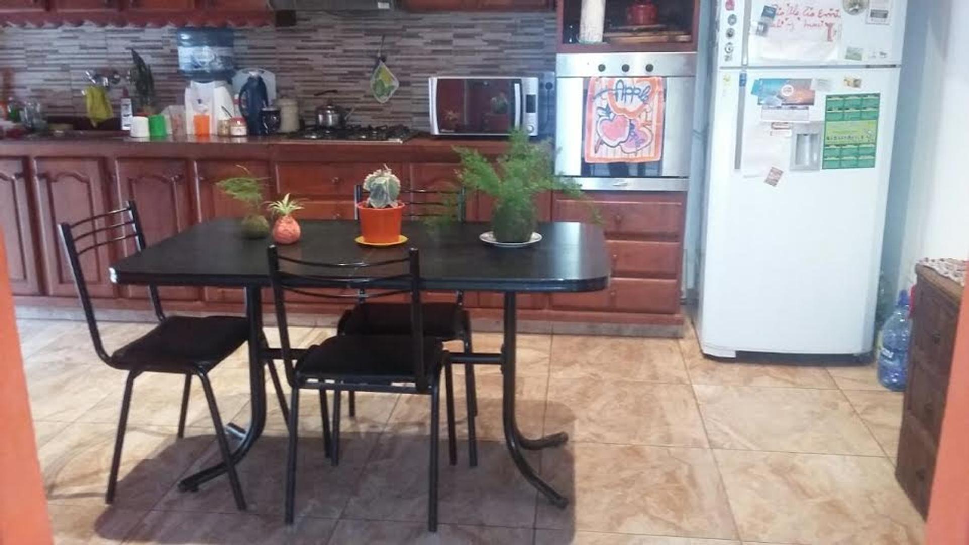 Casa en Venta con 4 cocheras