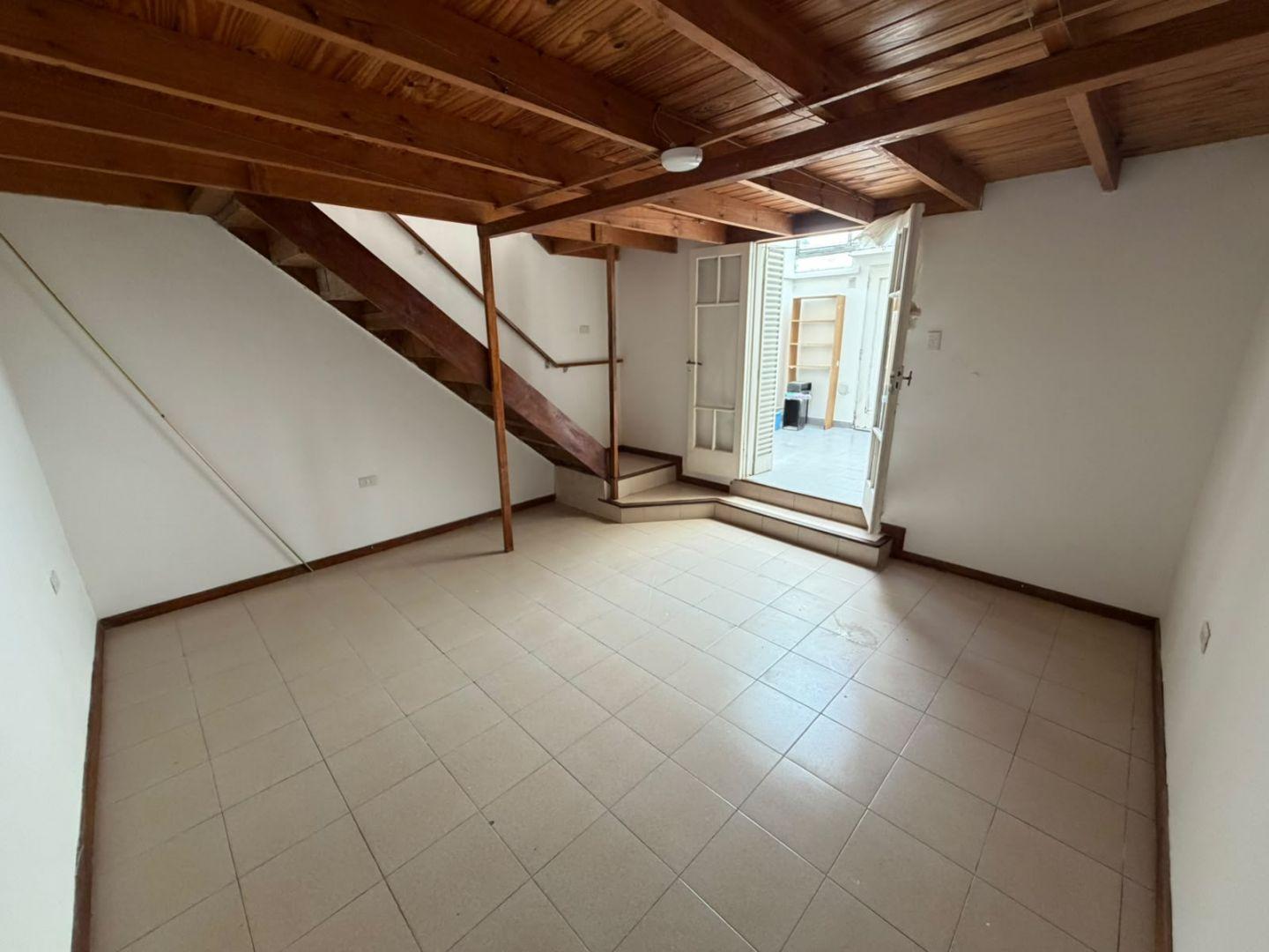 Depto Tipo Casa 2 ambientes con 1 baño
