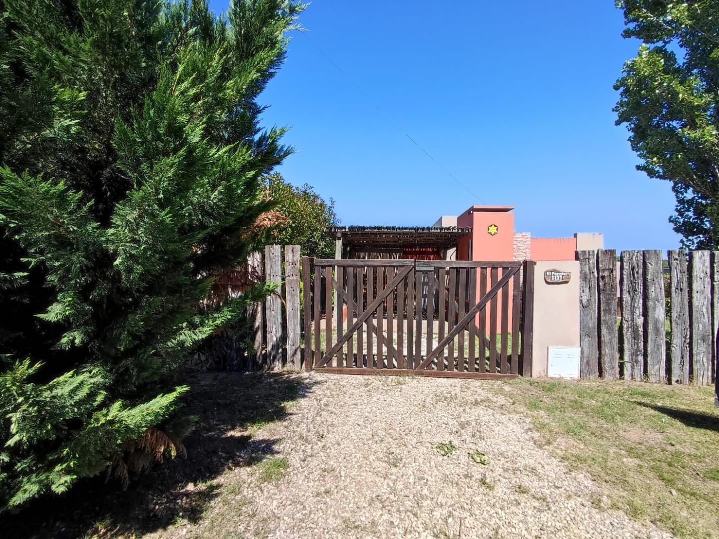 Casa 2 ambientes con 2 baños