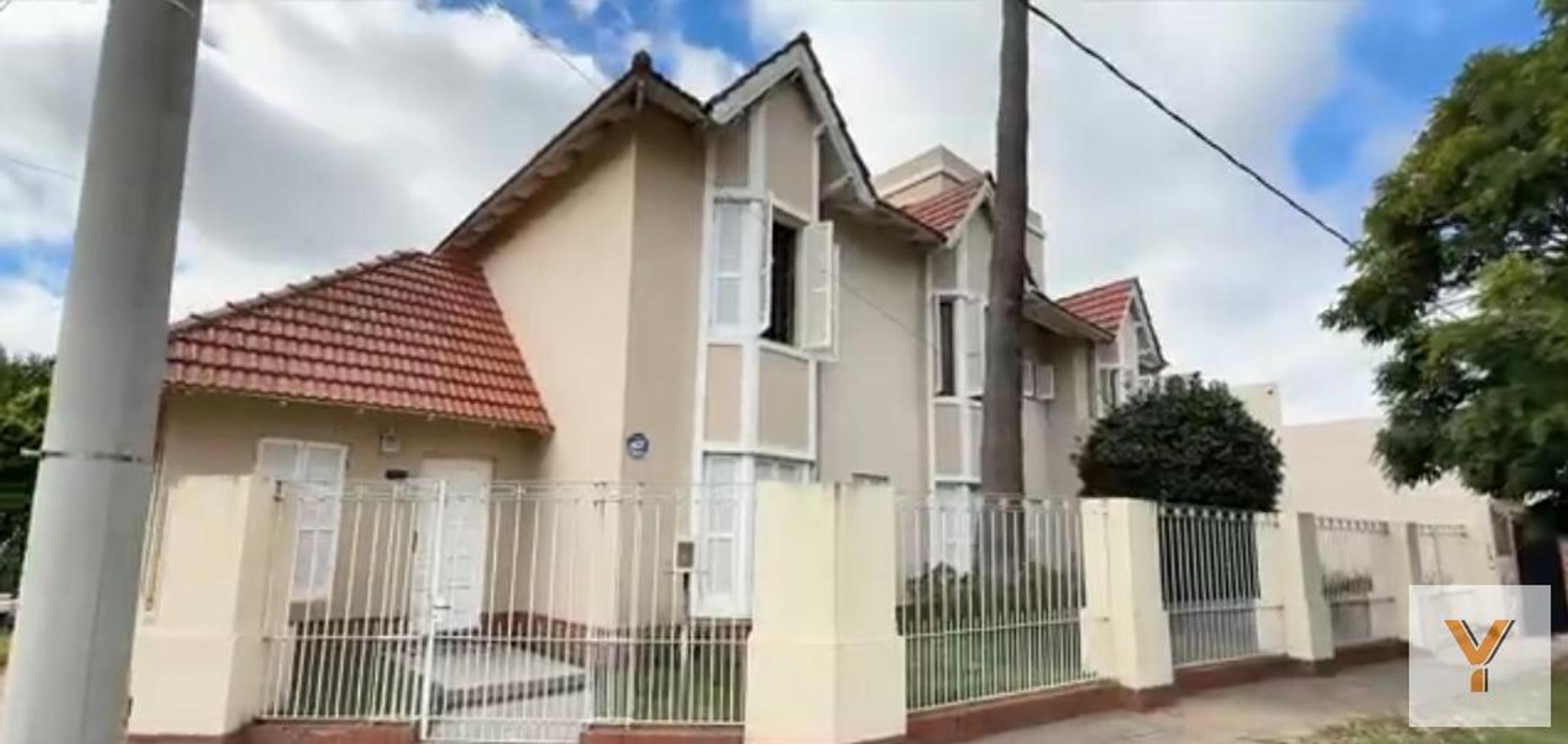 Casa en venta - 3 Dormitorios 3 Baños - Ensenada