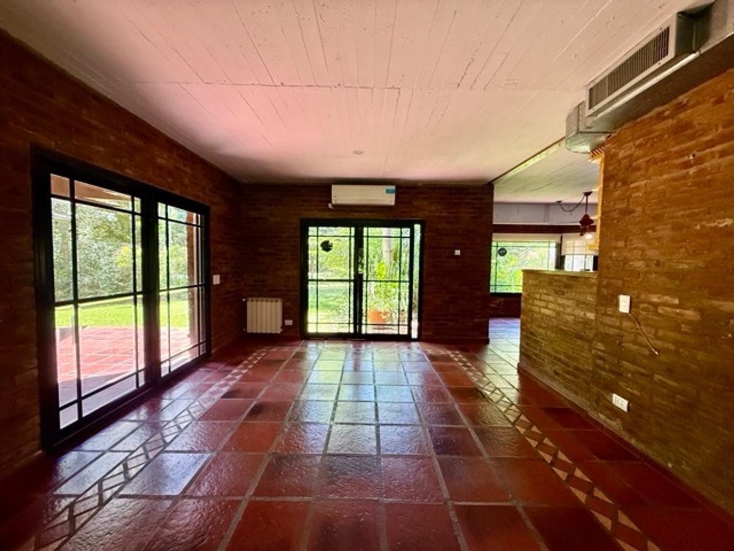 Casa 4 ambientes con 4 baños