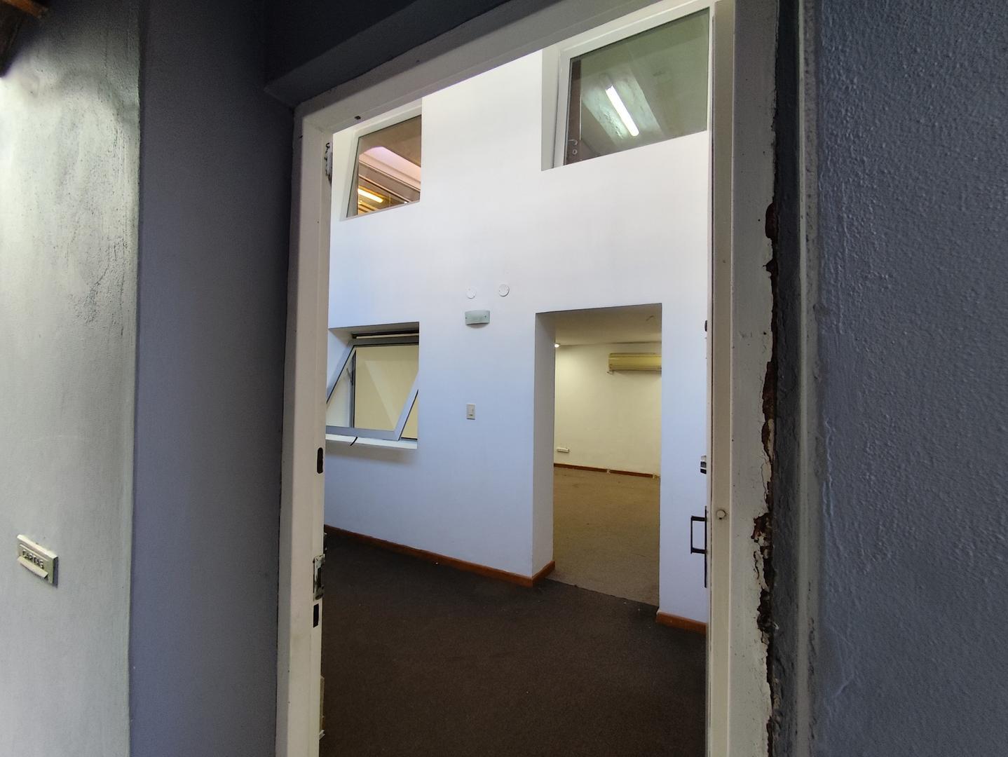 Vuelta De Obligado 1800, Piso PB