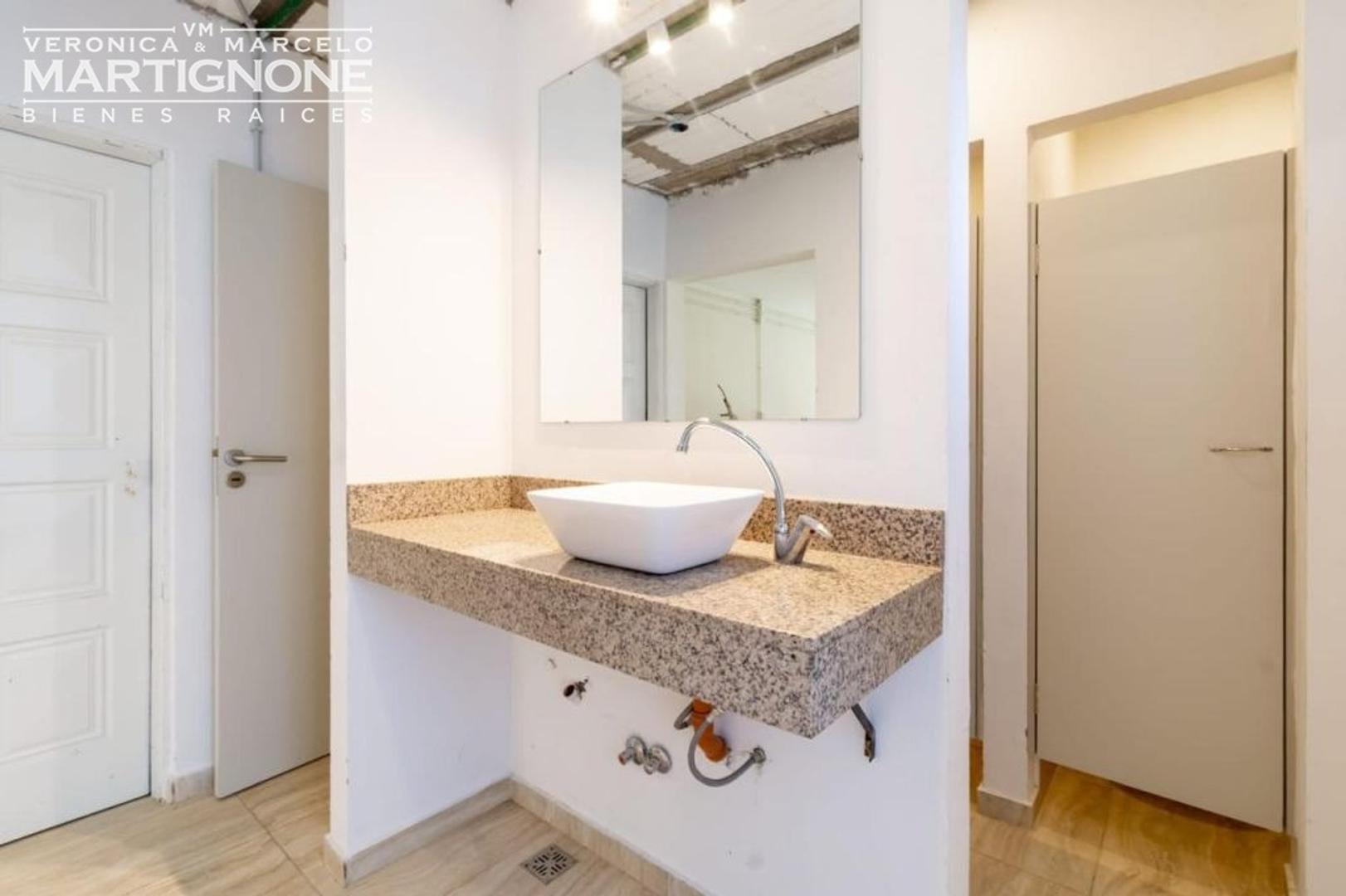 Casa en Venta con 4 cocheras