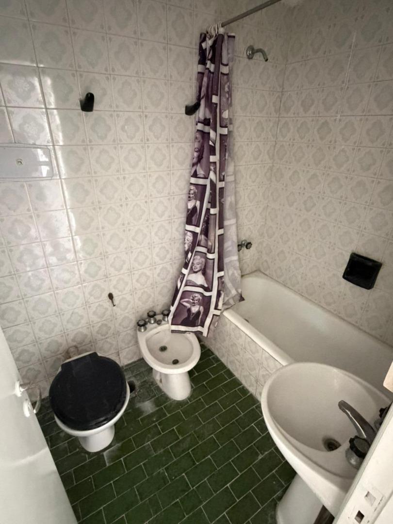 Falucho 2400, Piso 3