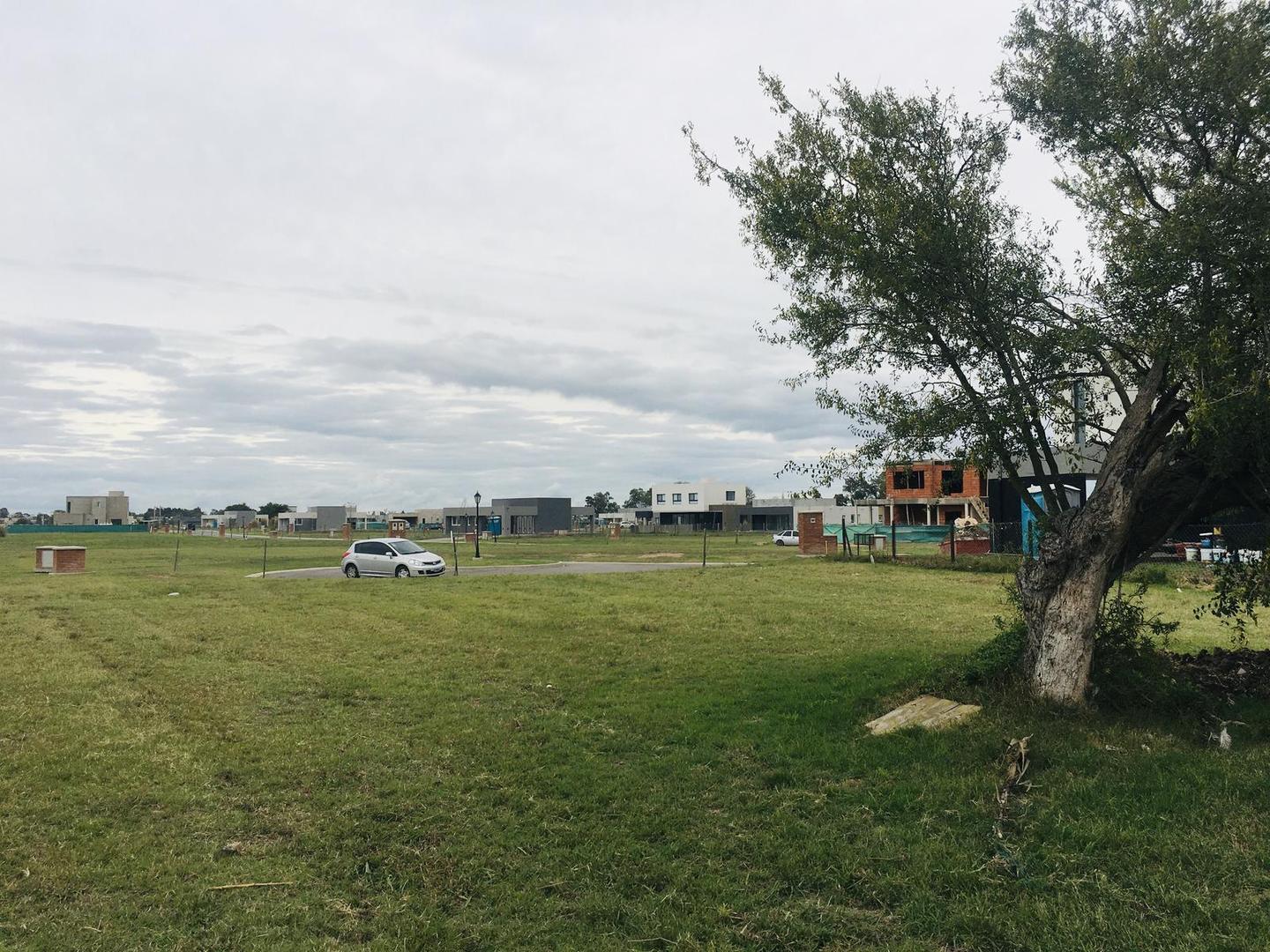 Terreno de 700 m2 en Barrio Cerrado San Simón - CANNING Village! (EIDICO).