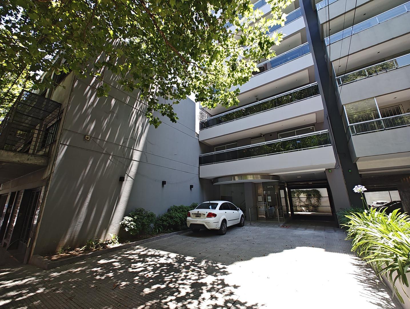 Hermoso balcón aterrazado al frente