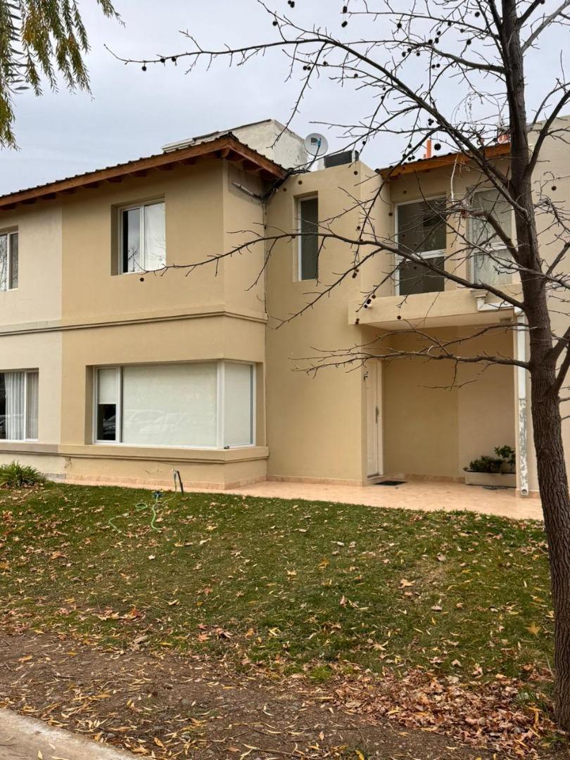 Dúplex en Barrio cerrado El Maitén, Neuquén capital.