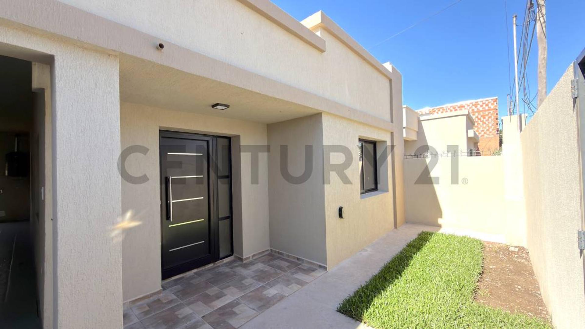 Casa remodelada total a estrenar con 3 habitaciones, patio y pileta.VENADO TUERTO