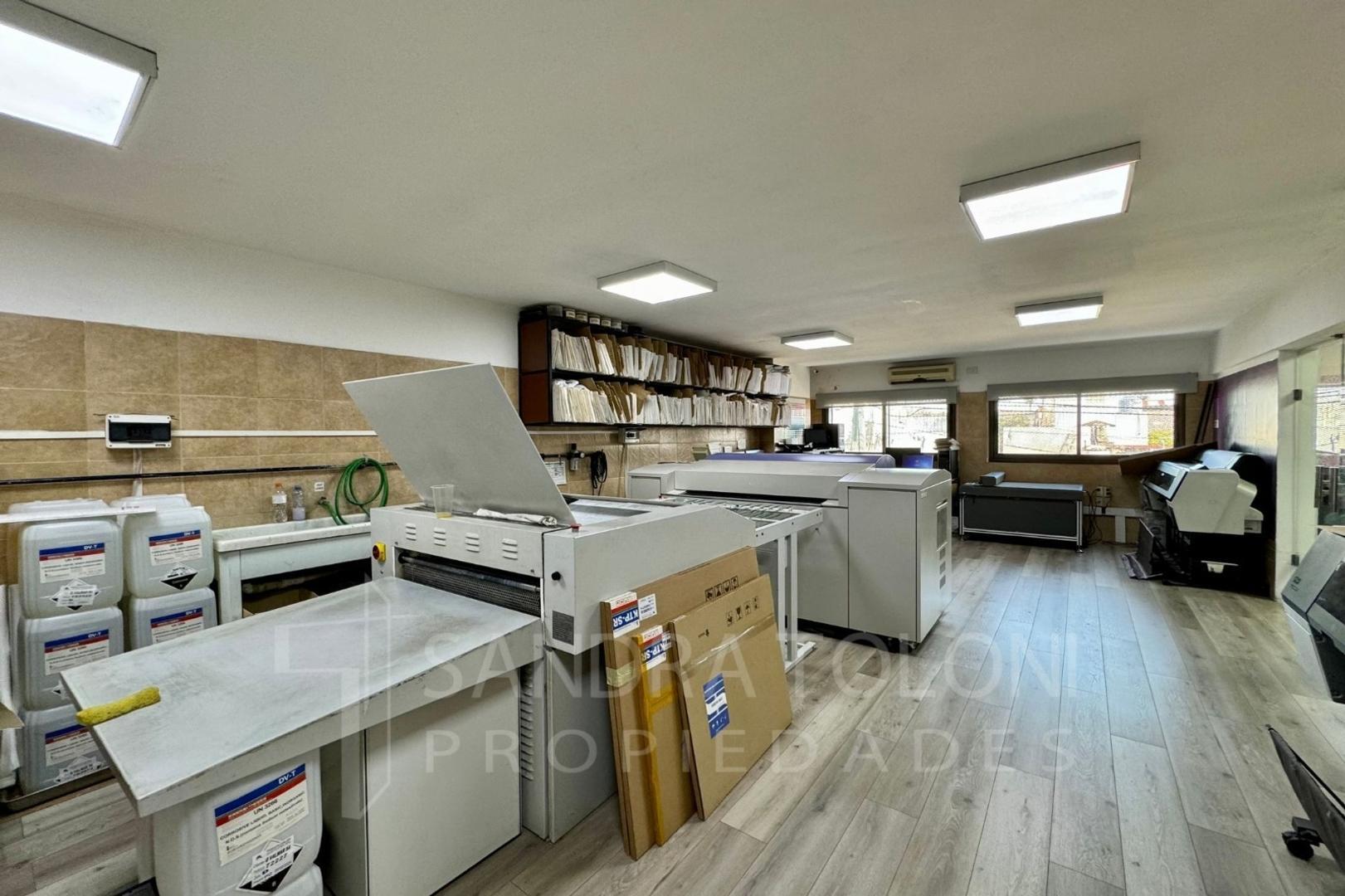 VENTA GALPÓN INDUSTRIAL C/OFICINAS EN PIÑEYRO, AVELLANEDA