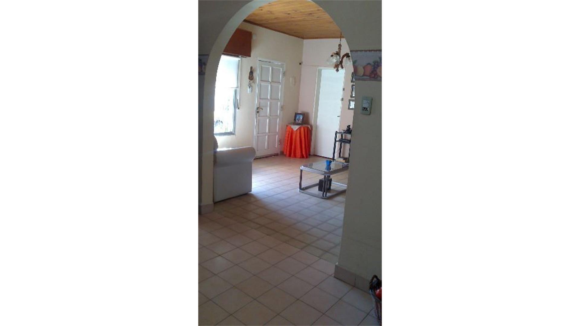 Casa 5 ambientes con 1 baño