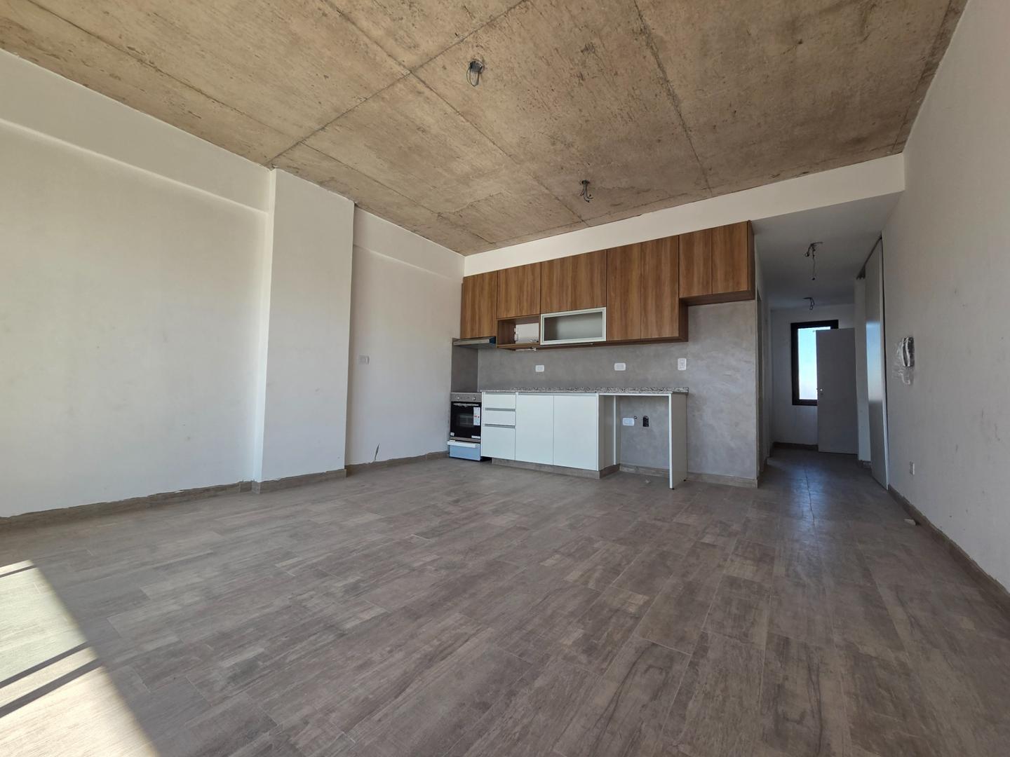 DEPARTAMENTO SEMI-PISO 2 AMBIENTES CON PATIO A ESTRENAR