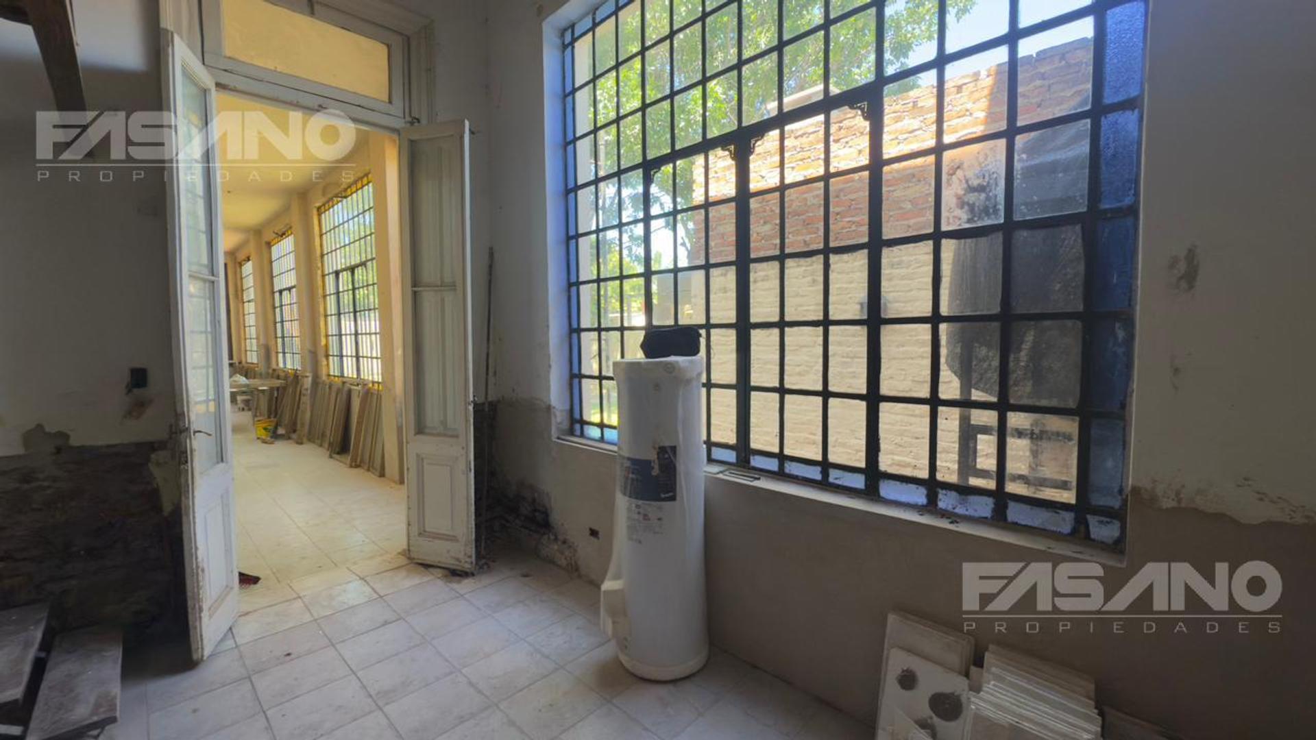 Casa en Alquiler con 4 cocheras