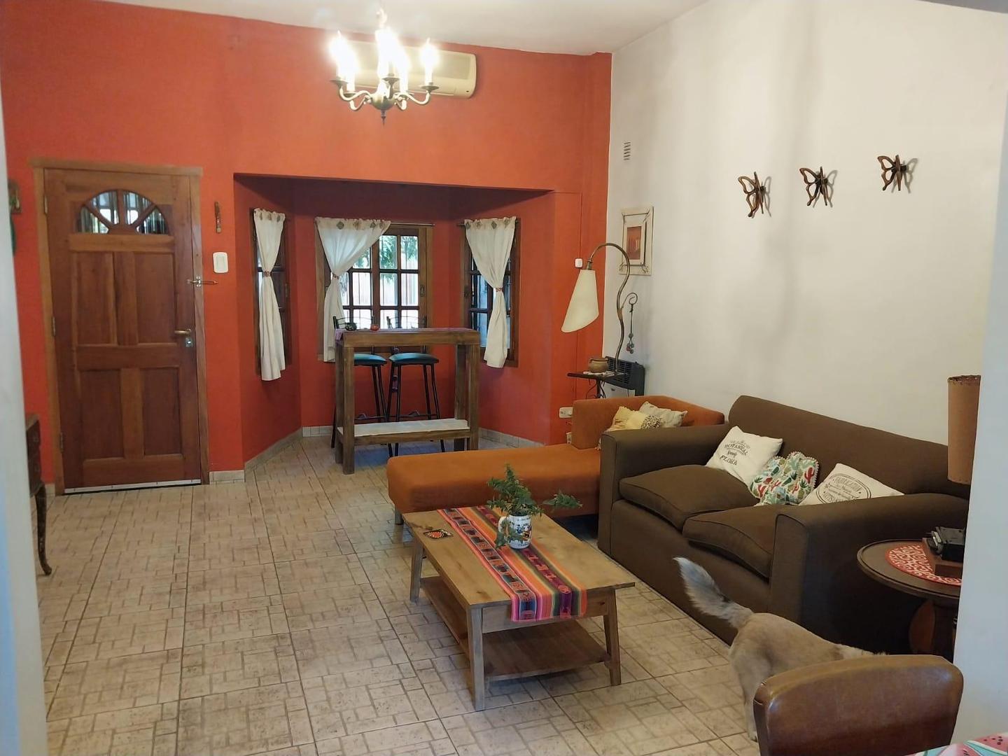 Casa en Venta con 2 cocheras