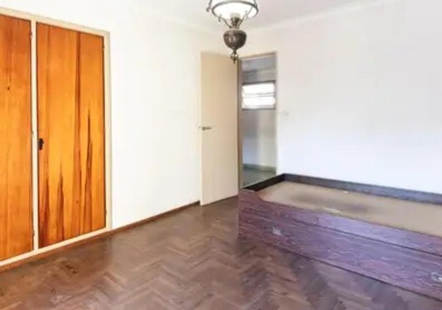 Venta de casa de cuatro ambientes en venta en Haedo Norte