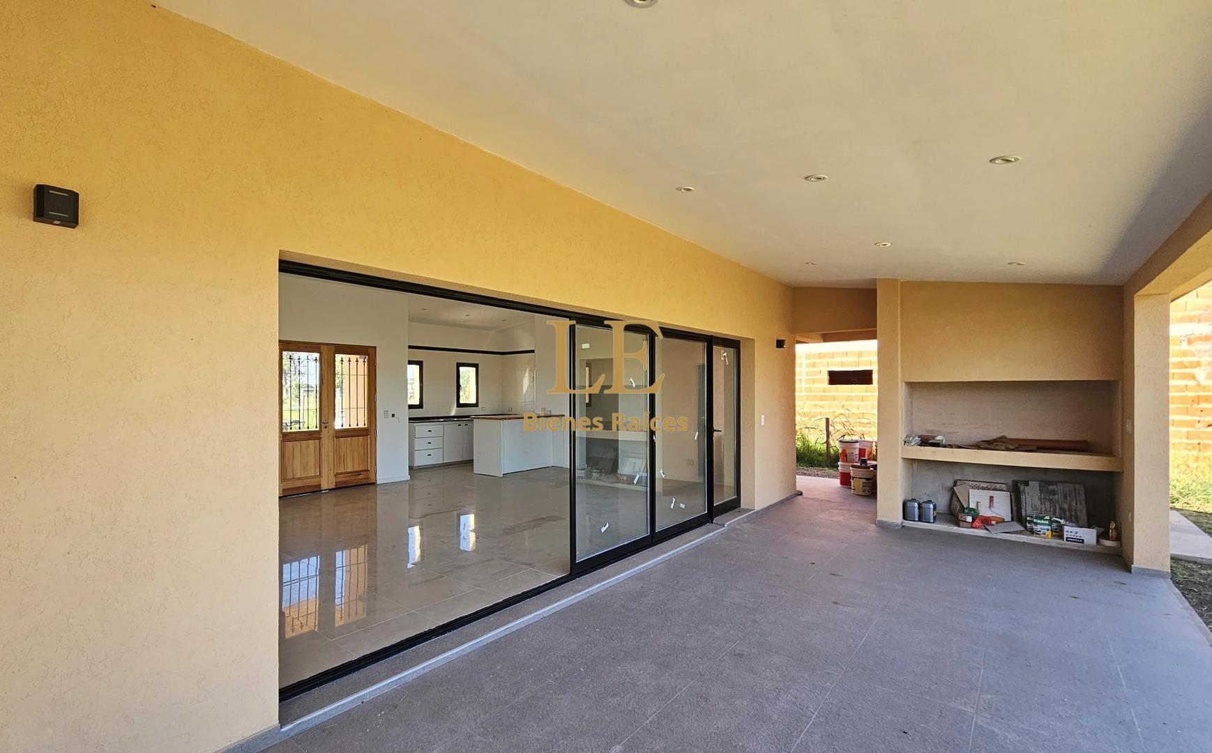 Casa en Venta en Loma Verde, USD 159.000