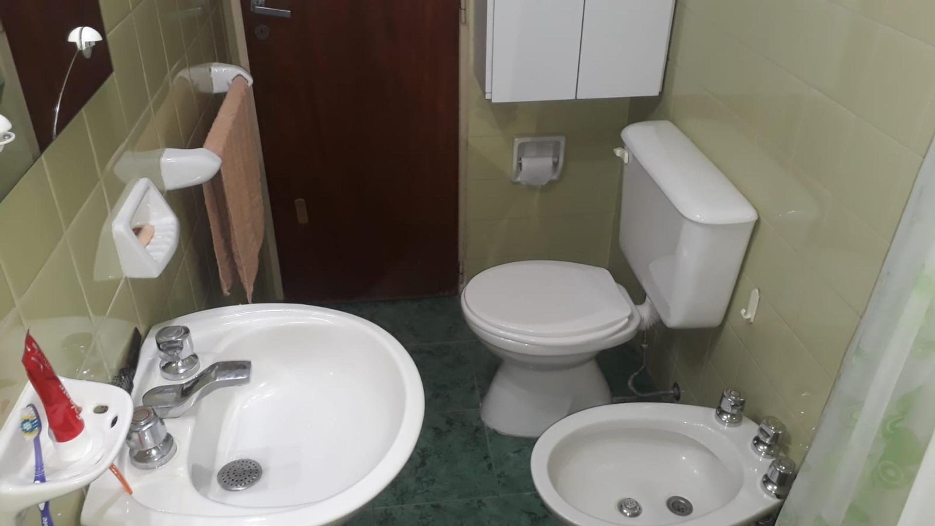 PH 2 ambientes 1º piso al frente.