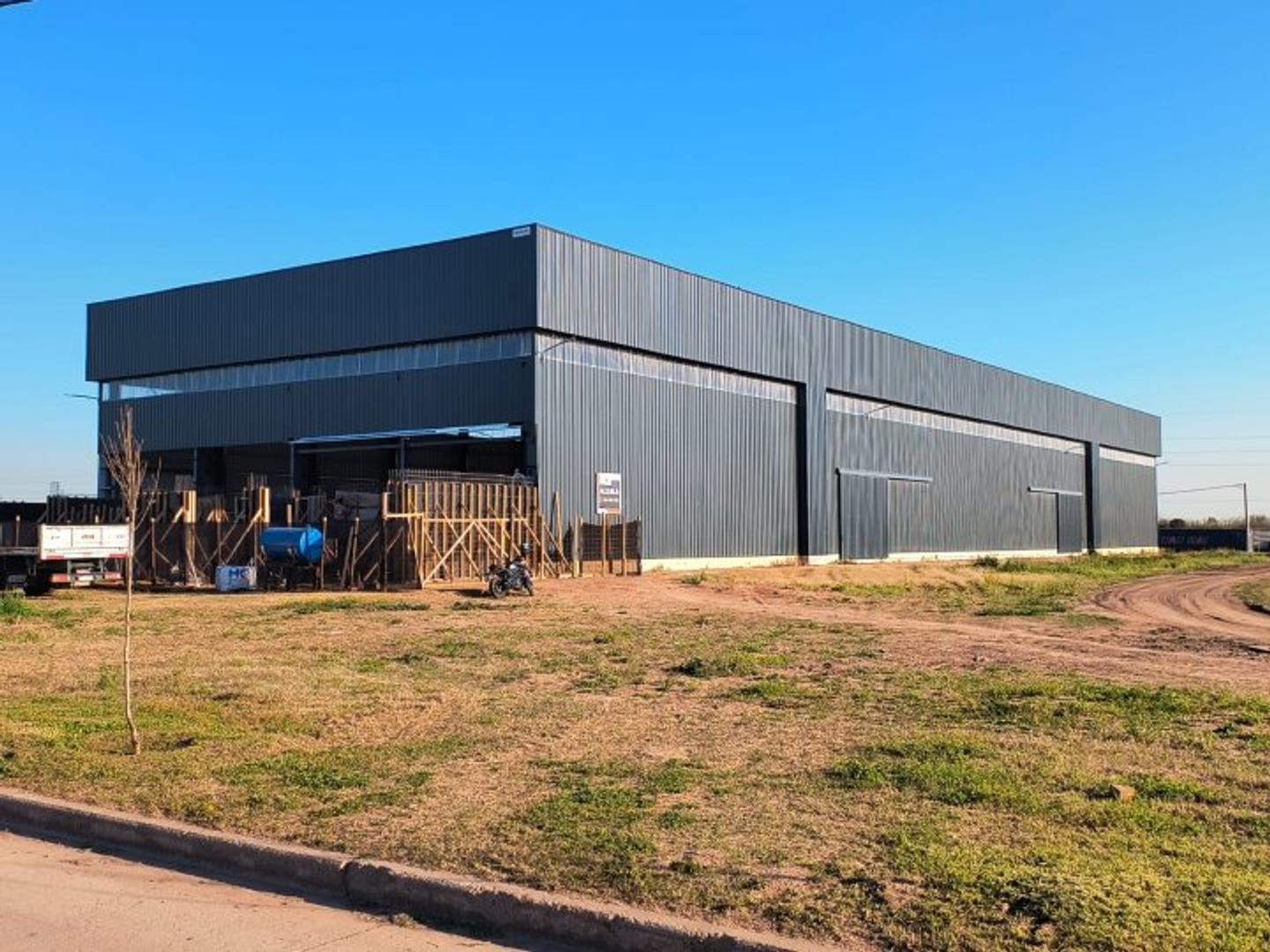 GALPON en ALQUILER - 2700 m2 Cubiertos - Terreno 4500 m2