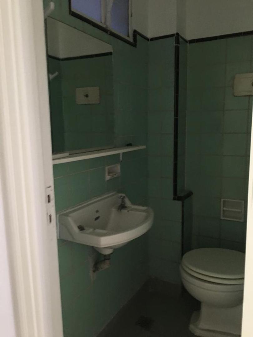 Edif DELTA reciclado 2 dorm frente a plaza principal  