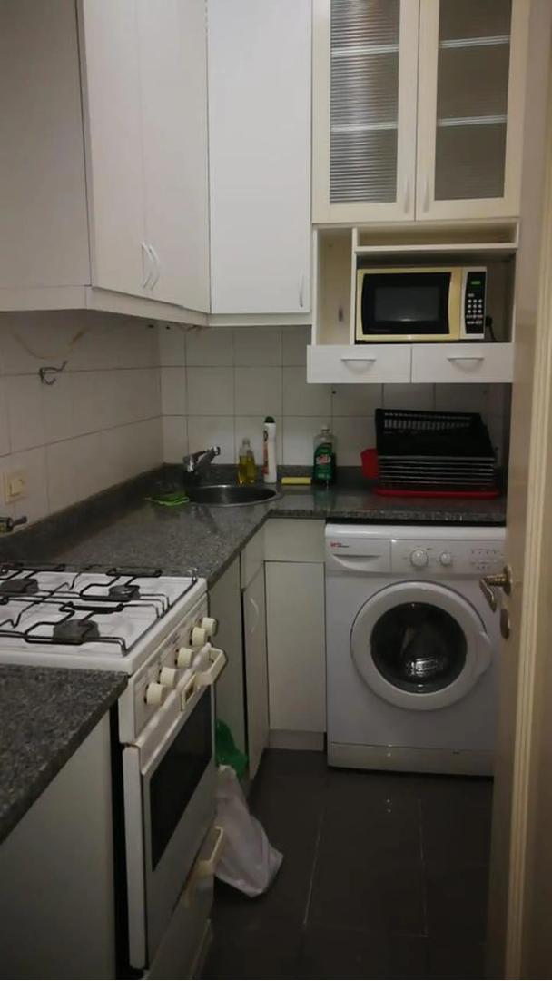 3 De Febrero 1900, Piso 1