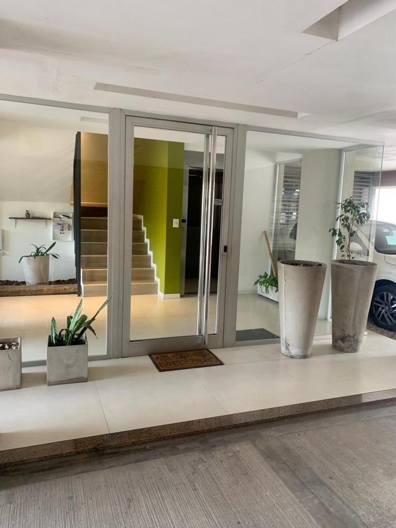 Bayardi 2500, Piso 1