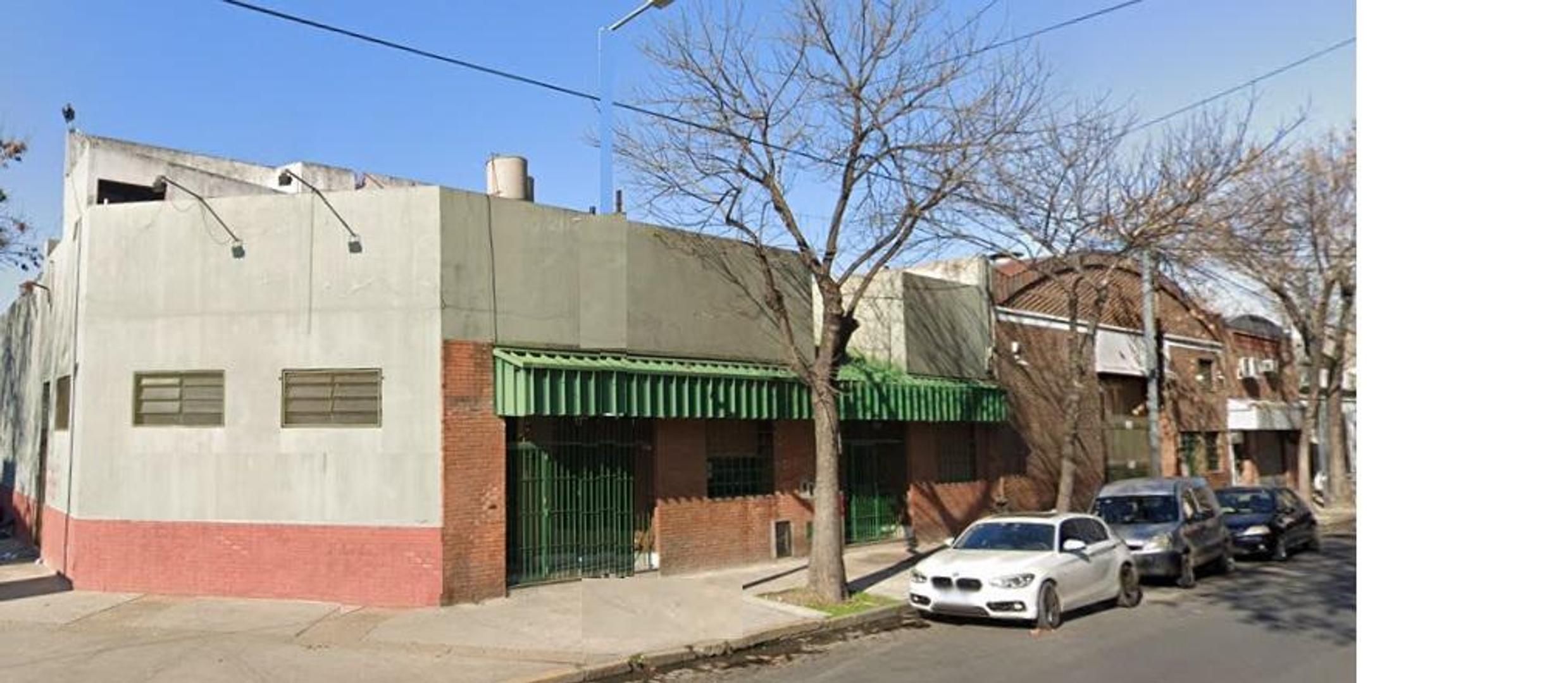 Venta Deposito -Lote en Parque Patricios acepta metros en parte de pago