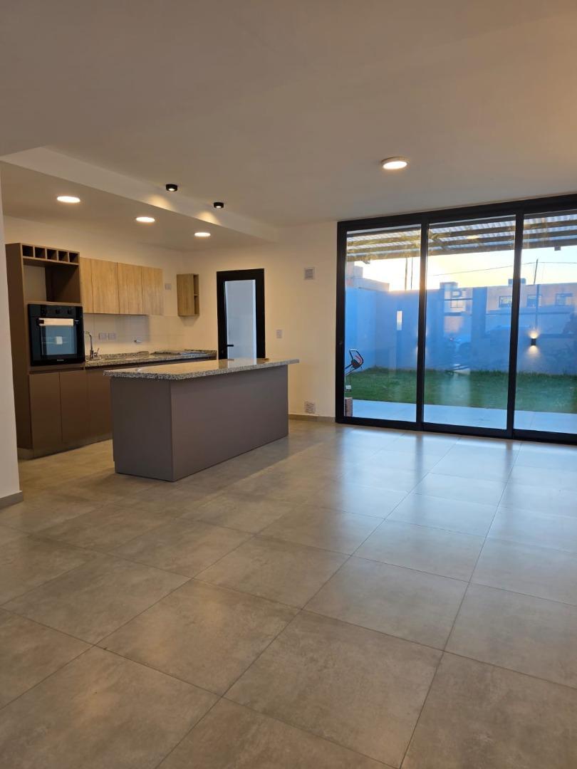 HERMOSO DUPLEX A ESTRENAR 3 DORMITORIOS 3 BAÑOS MANANTIALES