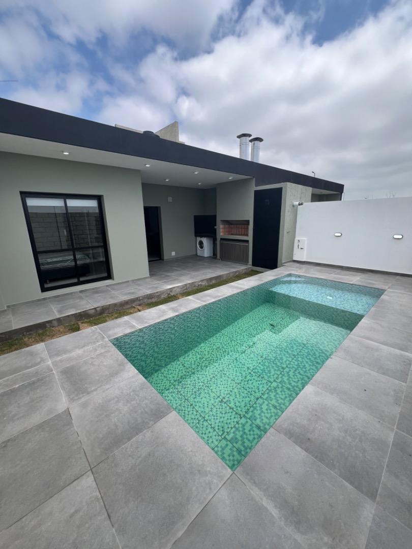 ALQUILO AMOBLADO DUPLEX DE CATEGORÍA DOCTA, PISCINA