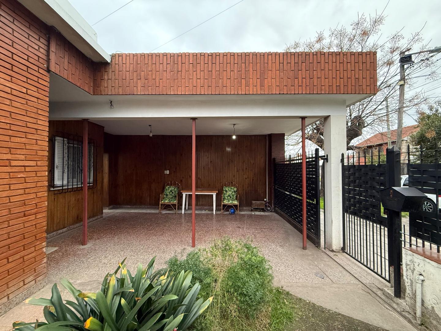 Casa 3 ambientes con 1 baño