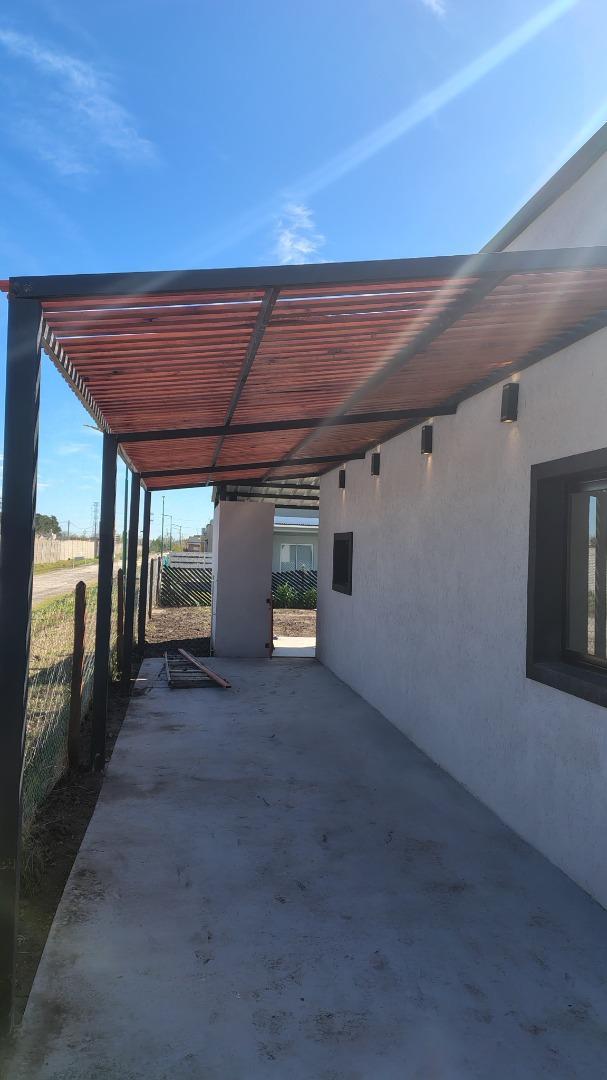 Casa 3 ambientes con 2 baños