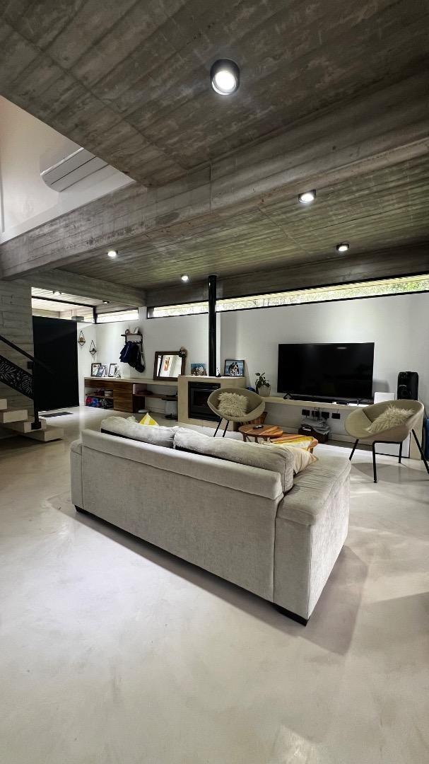 Casa 5 ambientes con 4 baños