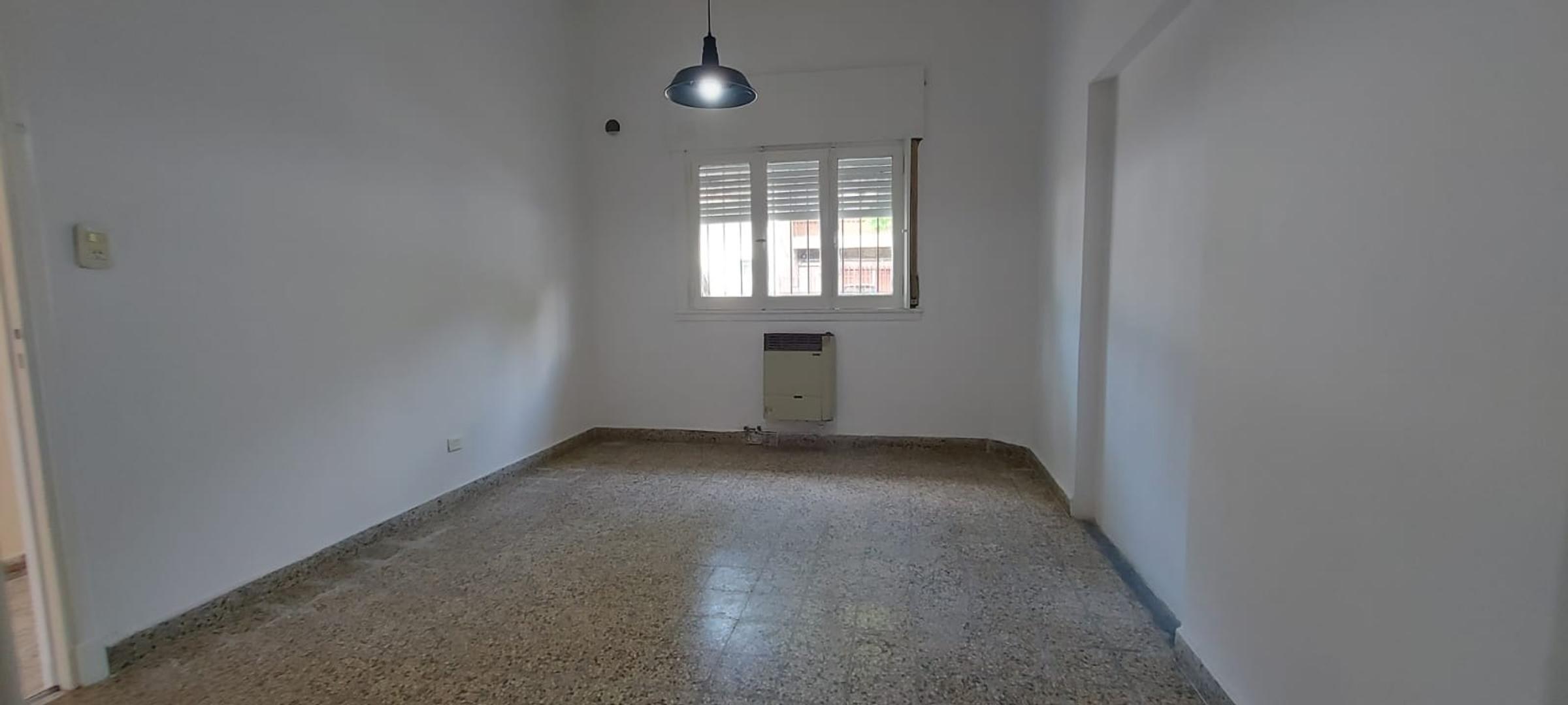 Depto Tipo Casa en Alquiler de 3 ambientes