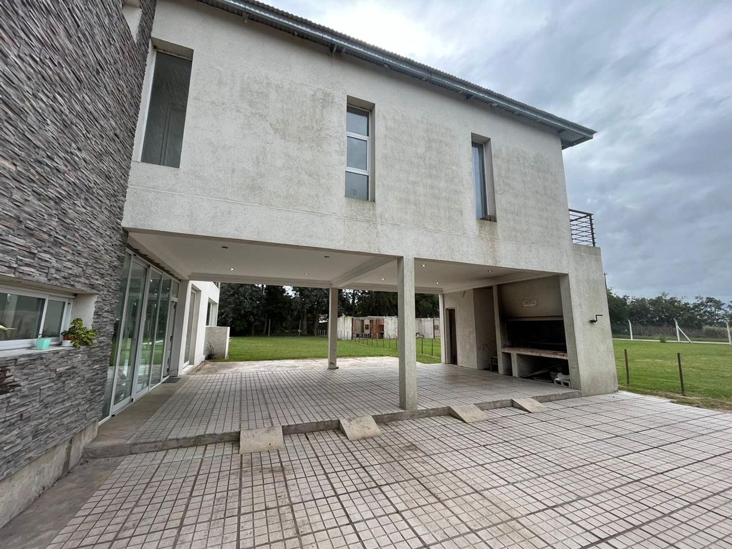 VENTA CASA QUINTA CHASCOMUS CON CABAÑAS Y PISCINA