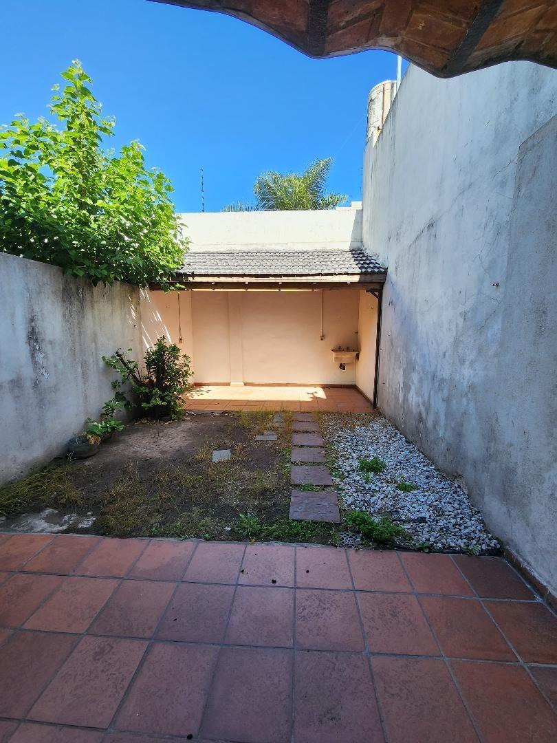 Depto Tipo Casa en Alquiler en Wilde, $ 1.200.000