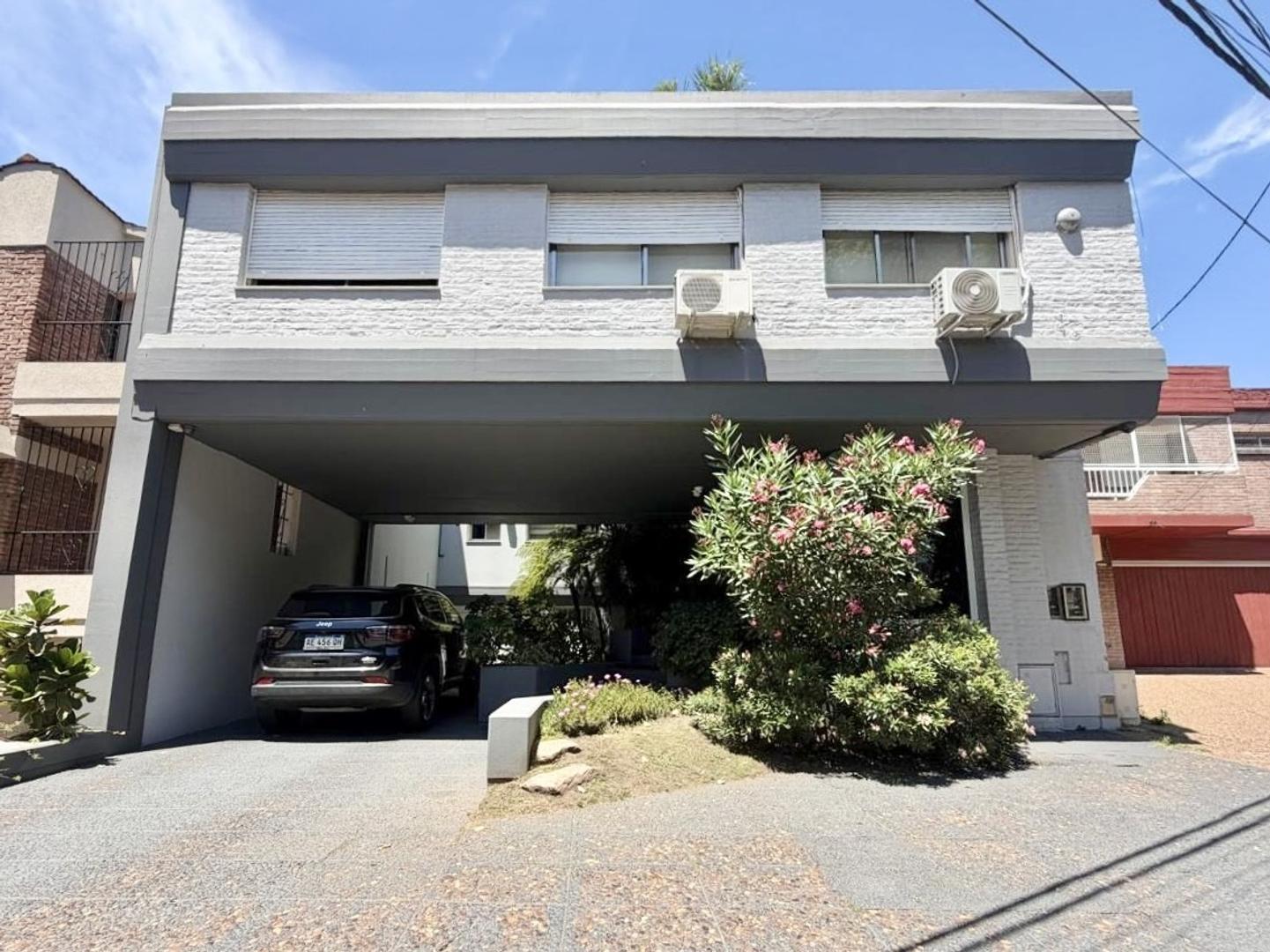 Importante inmueble 6 ambientes en excelente ubicación.