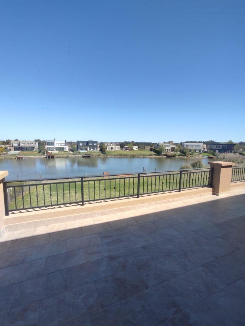 Casa en Venta con 6 cocheras