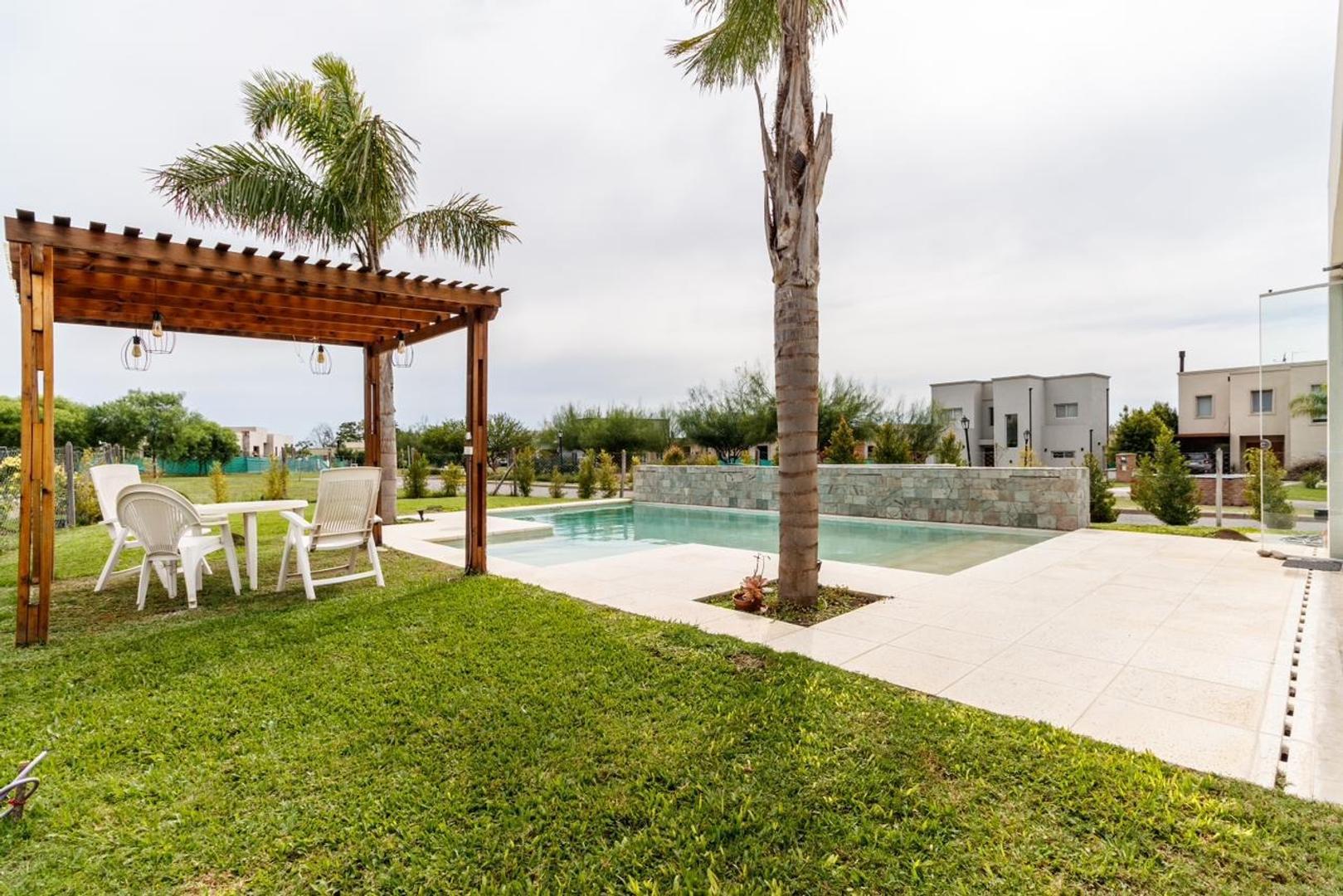 Casa en Alquiler en Pilar Del Este, USD 1.600