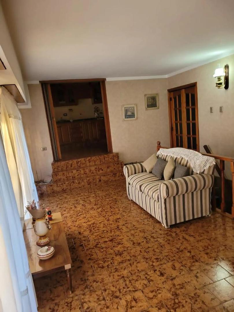 Casa en Venta con 3 cocheras