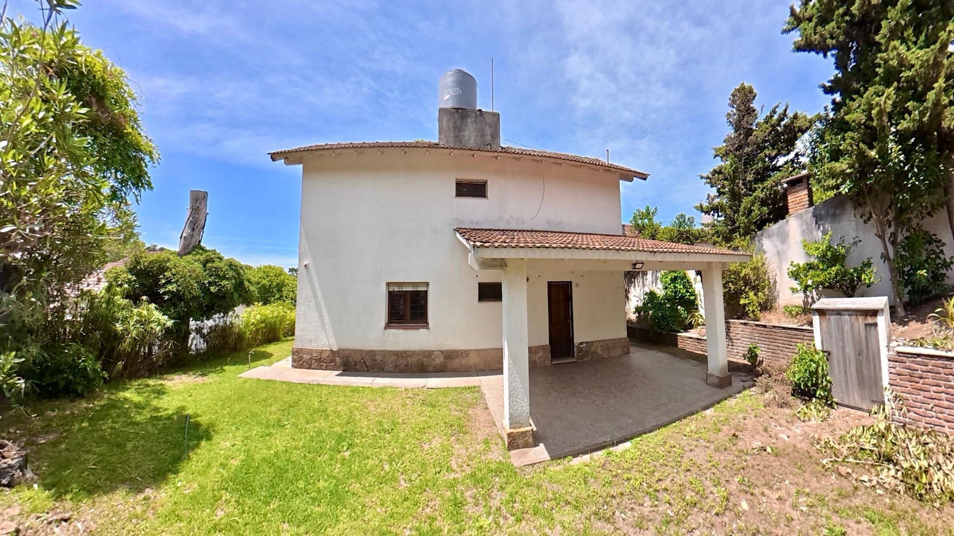 Casa 5 ambientes con 2 baños