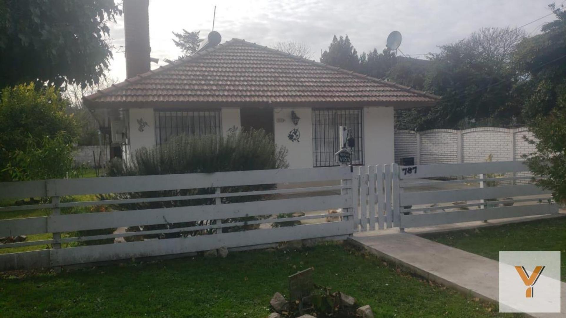 Casa en venta - 2 Dormitorios 1 Baño - Santa Clara del Mar