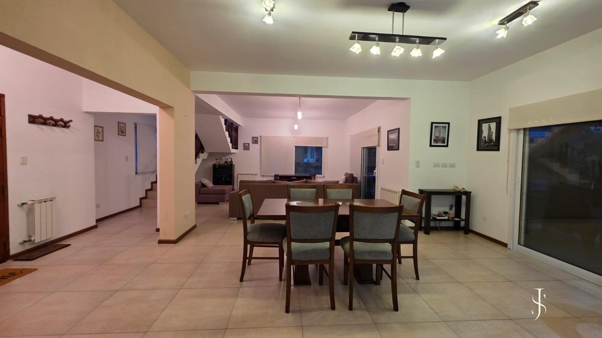Casa 4 ambientes con 3 baños